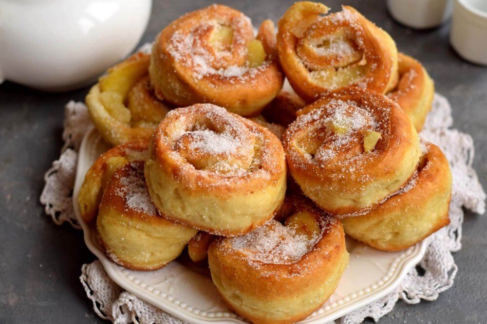 Жареные плюшки с яблоками 